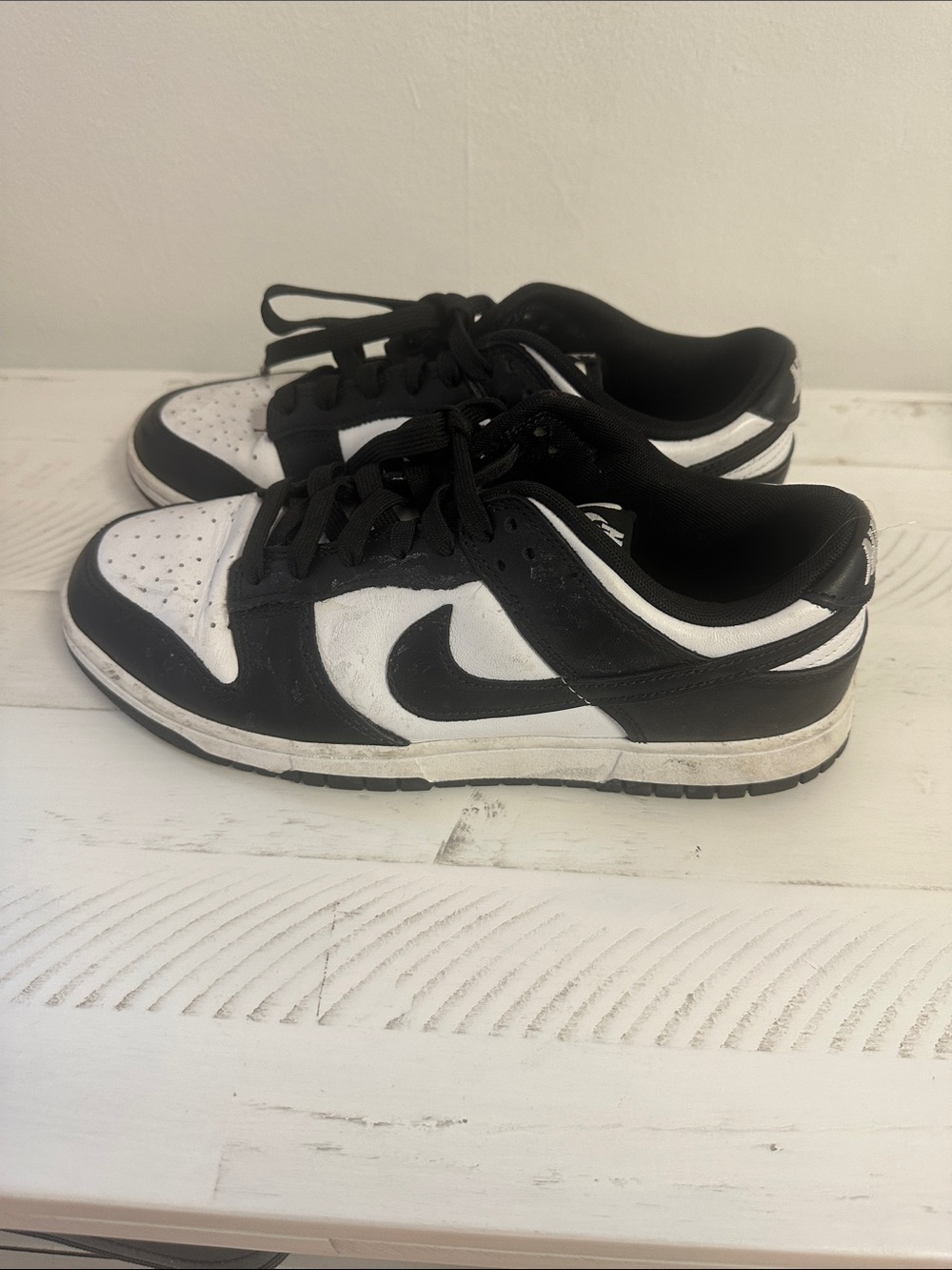 Black & White Low-Top Skate Sneakers - Men